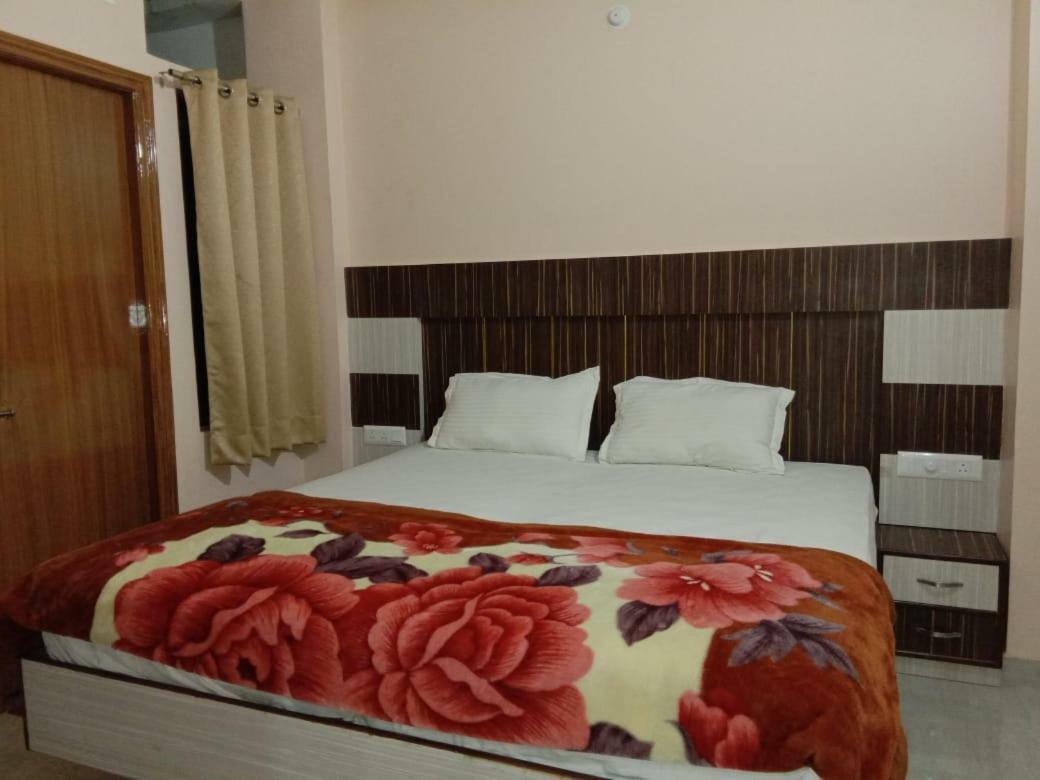 Adb Rooms Hotel De Pal Váránasí Exteriér fotografie